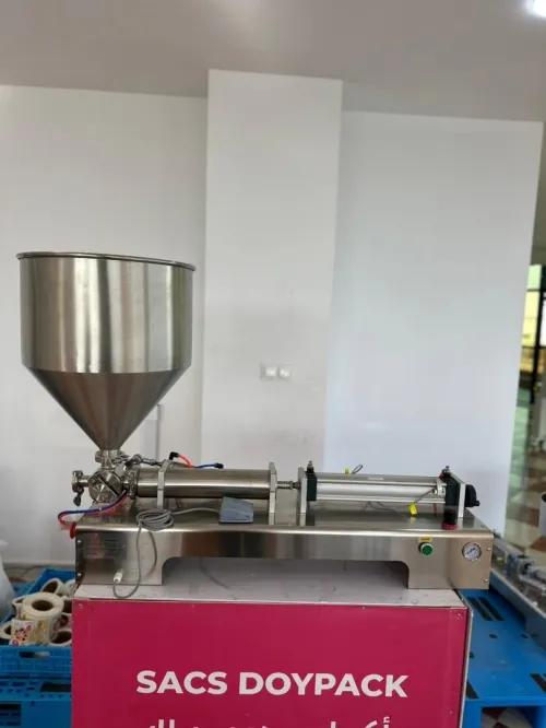 Remplisseuse de pate à piston pneumatique électrique