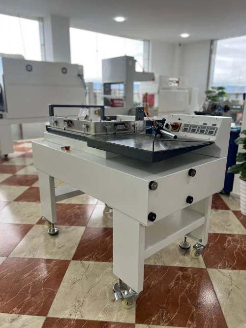 Soudeuse en L semi-automatique YS-SL-6045A