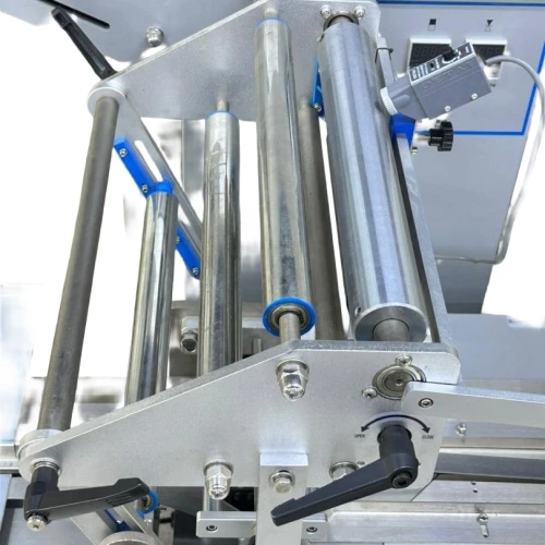 Machine flowpack YC323