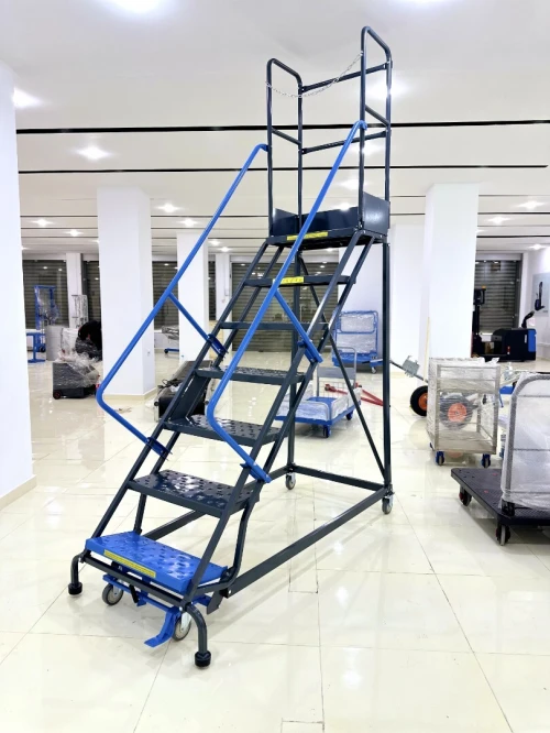 Escabeau à plateforme à immobilisation automatique 7 marches