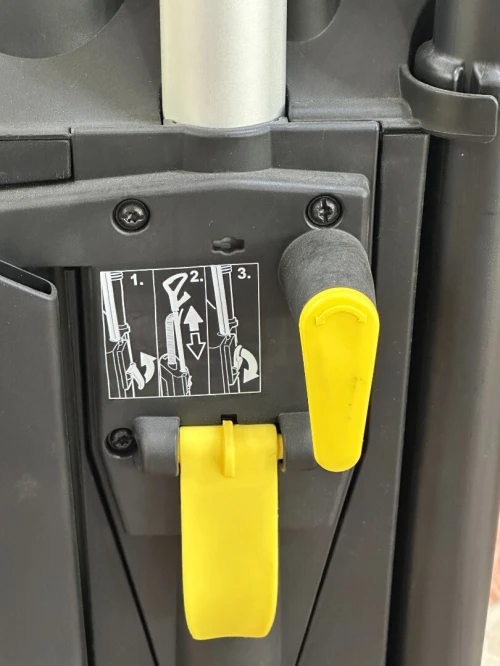 Aspiro-brosseur pour moquettes Kärcher CV 38/2
