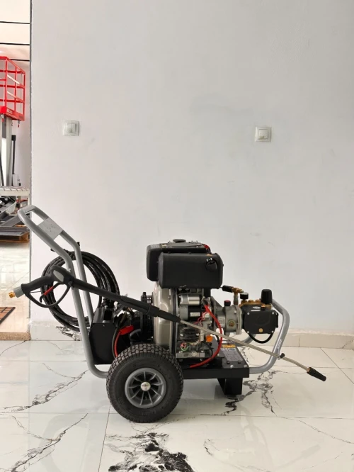 Nettoyeur haute pression professionnel IPC BENZ 200/17 DIESEL