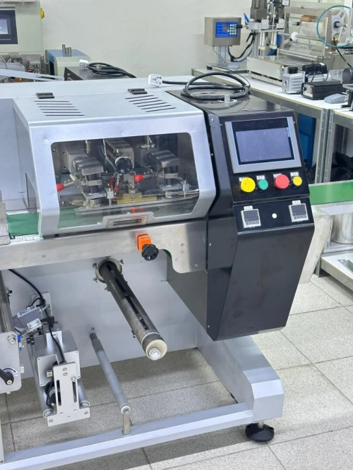 Machine flowpack YC420