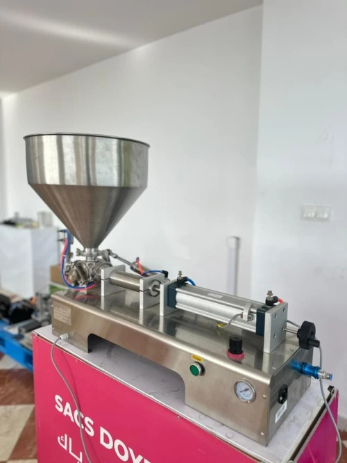 Remplisseuse de pate à piston pneumatique électrique