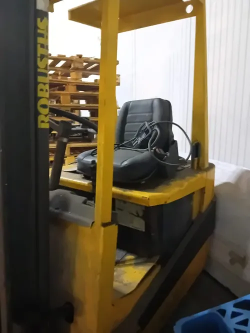 chariot  elevateur  ROBUSTUS SE 320 2004