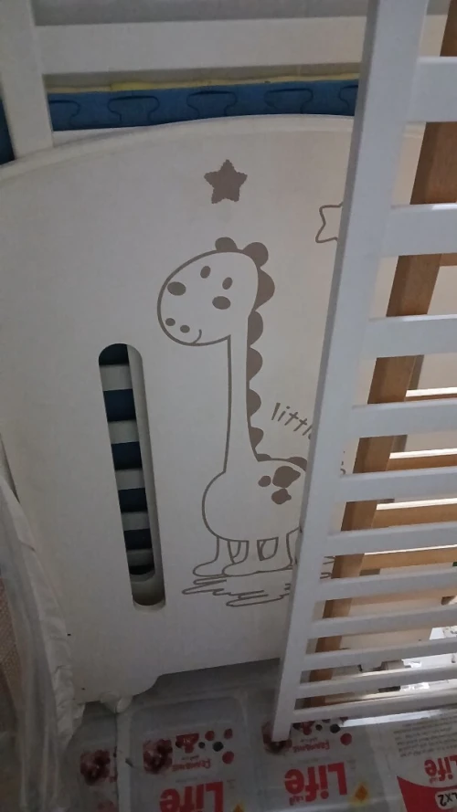 Lit bébé à barreau