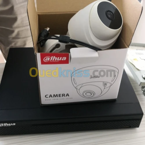 3 camera 2,8, XVR, disque 1tb et une boite d'alimentation 