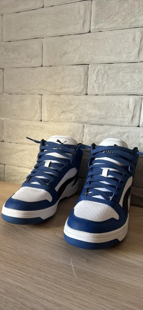 Chaussures puma taille 42 sans boîte jamais utilisée