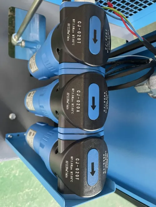 Compresseur à vis 15kW, 20HP, 16 bars Intégré avec groupe vis, réservoir, sécheur, 04 filtres