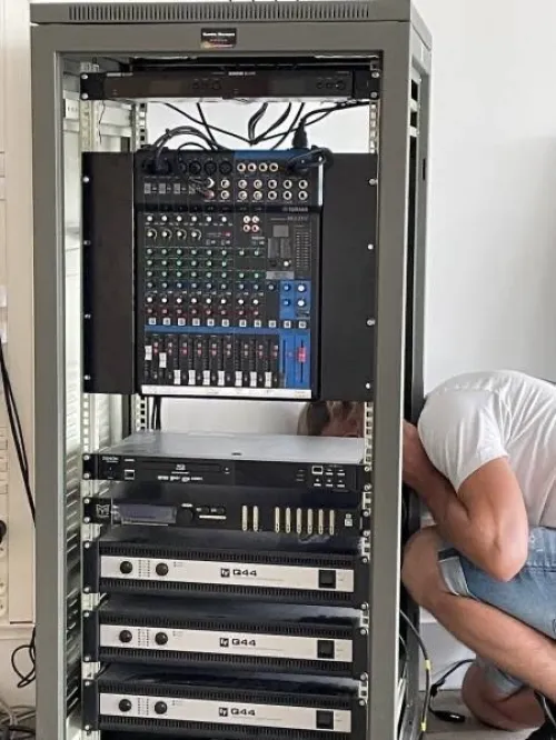 Installation de systèmes de sonorisation تركيب انظمة الصوت