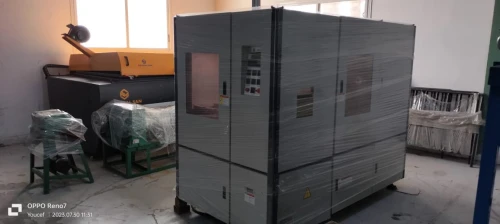 آلة نفخ العبوات البلاستيكية Machine souffleuse PET de 00 ML jusqu'à 4L1/