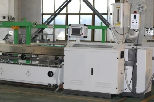 Machine d'extrusion de bande d'étanchéité en PVC /1/