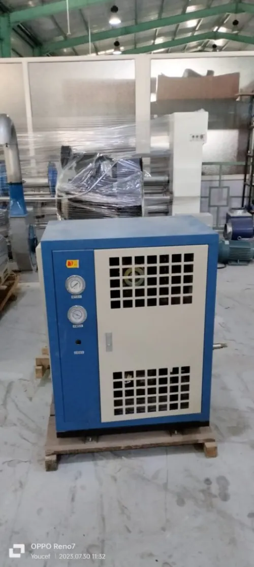 آلة نفخ العبوات البلاستيكية Machine souffleuse PET de 00 ML jusqu'à 4L1/