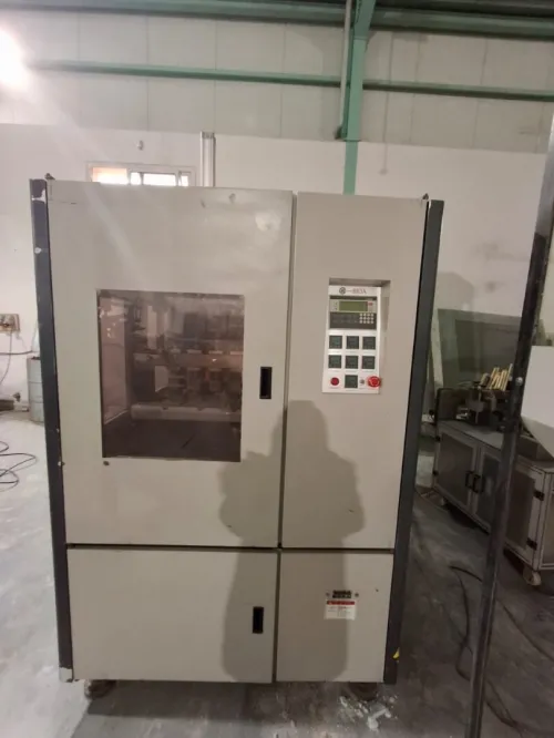 الة نفخ العبوات البلاستيكية  machine souffleuse bouteiiles