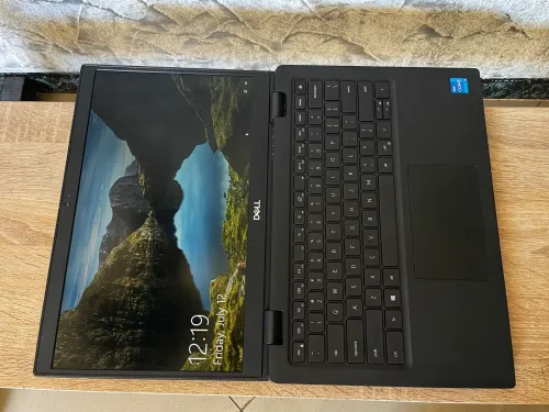 Dell laltitude i5 11th gen 16gb/256 