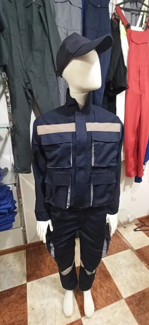 Tenue de travail , combinaison, chaussures de sécurité, gants , casque