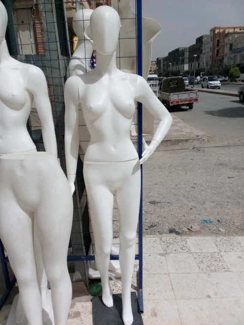 Mannequin de magasin / مانكا محلات تجارية