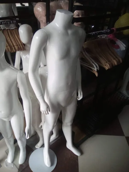 Mannequin de magasin / مانكا محلات تجارية