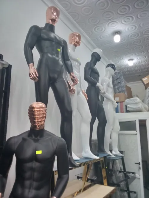 Mannequin de magasin / مانكا محلات تجارية