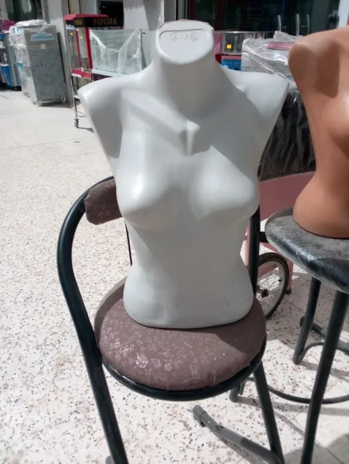 Mannequin de magasin / مانكا محلات تجارية