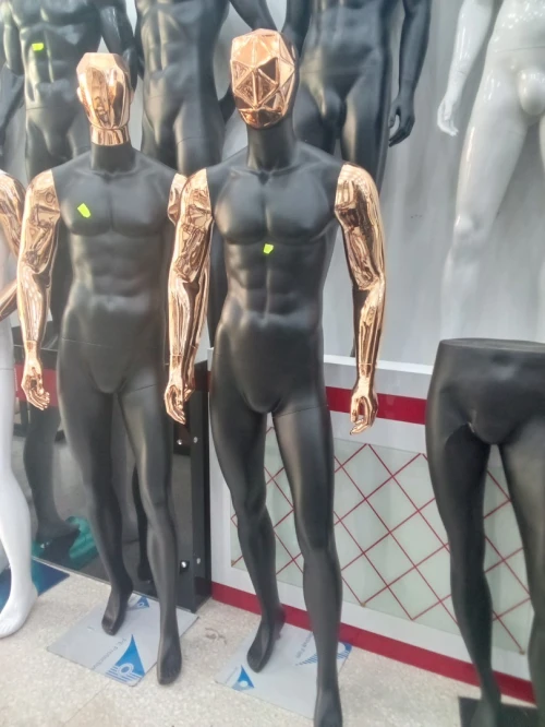 Mannequin de magasin / مانكا محلات تجارية