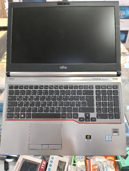 Fujitsu Celsius H770 station travail