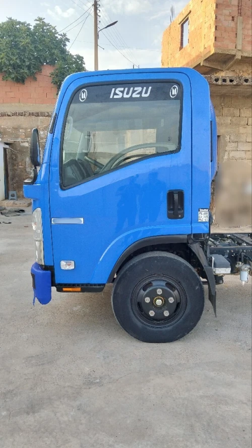 Isuzu NPR71 2010
