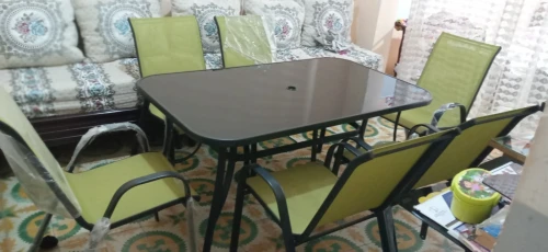 Table avec 6 chaises importation