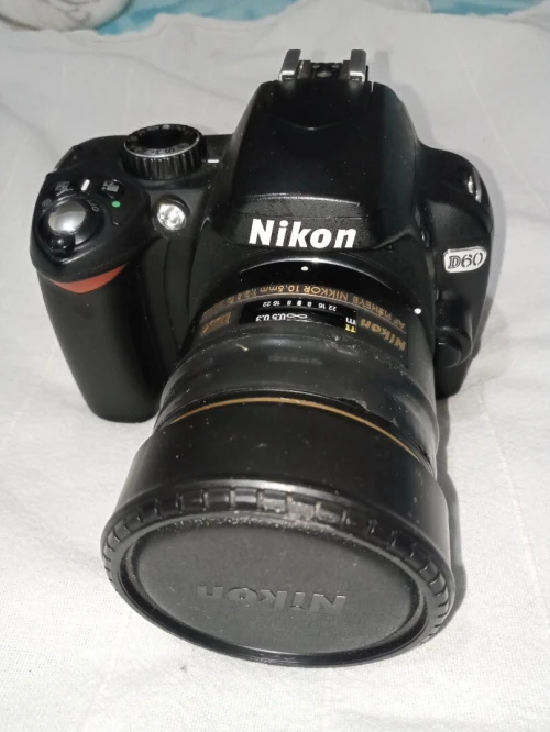 Trépied MANFROTTO Italy + Nikon d5000  neuf + Nikon D60 neuf