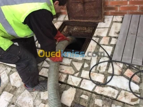 Camion Débouchage canalisation curage vidange fosse septique