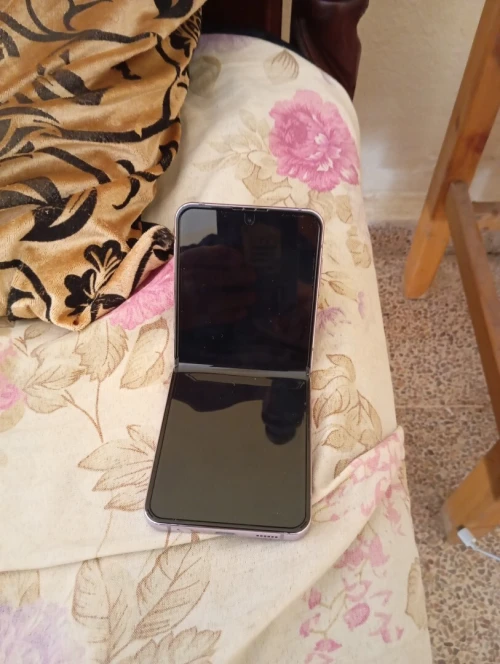 Samsung Z4 flip
