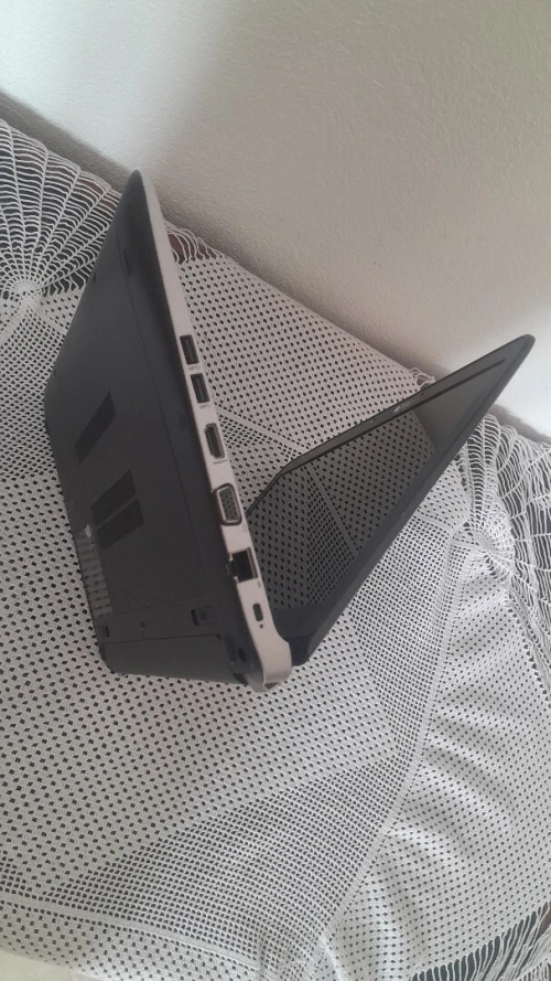Pc portable HP i3 6éme génération ram 8g ddur 256 ssd bon état