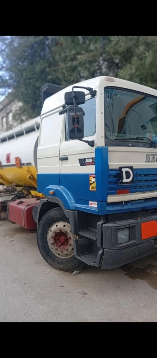 Camion citerne à carburant