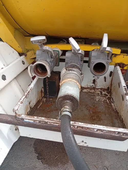 Camion citerne à carburant