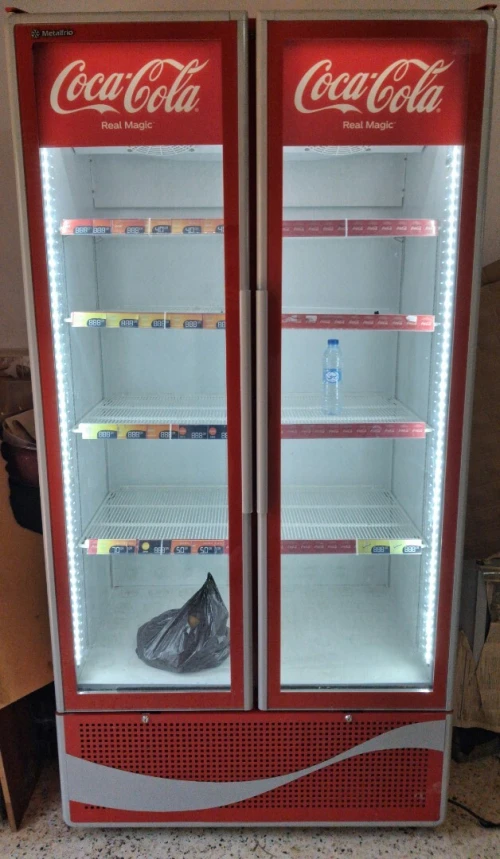 Frigo c.o.c.a c.o.l.a