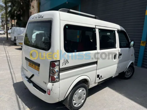 Dongfeng  7 مقاعد 2015 