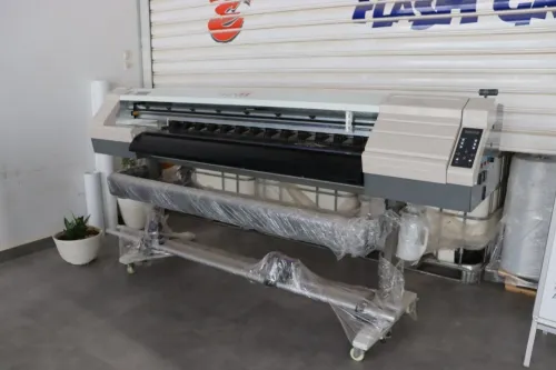 MACHINE D'IMPRESSION NUMERIQUE GRAND FORMA