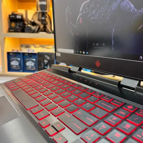 HP OMEN 15 I7 9750H NVIDIA RTX 2060 16GB RAM 512GB SSD ECRAN 15 POUCES 144HZ