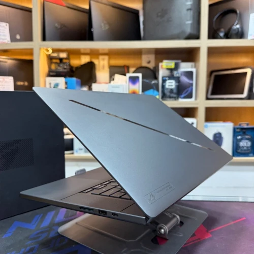 ASUS ROG ZEPHYRUS G16 INTEL CORE ULTRA 7 155H NVIDIA RTX 4060 16GB RAM 512GB SSD  OLED 100%DCI-P3