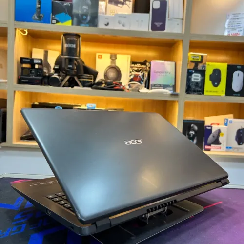 ACER ASPIRE 17 AMD E1 4GB RAM 256GB SSD 