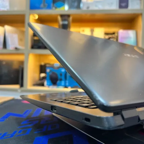 ACER ASPIRE 17 AMD E1 4GB RAM 256GB SSD 