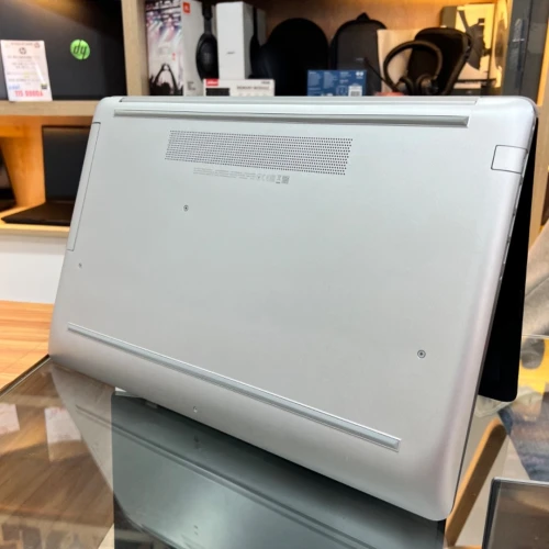 HP 17 RYZEN 5 3500U 8GB RAM 512GB SSD