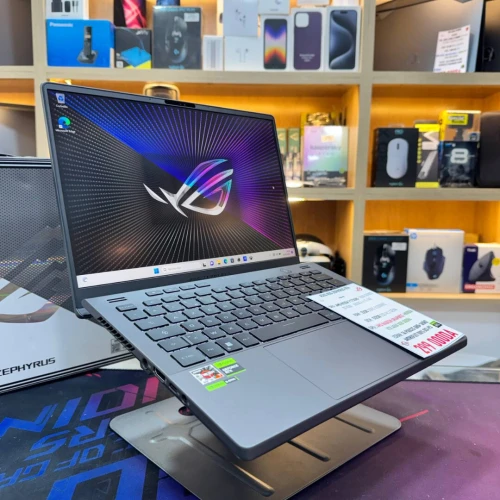 ASUS ROG ZEPHYRUS G14 AMD RYZEN 7 7735HS NVIDIA RTX 4060 32GB RAM 512GB SSD ECRAN 14 QHD 165HZ