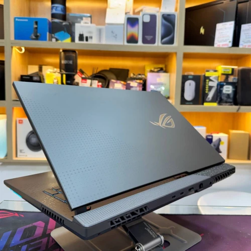 ASUS ROG STRIX G17 AMD RYZEN 9 7845HX NVIDIA RTX 4060 16GB RAM 1TB SSD ECRAN QHD+ 240HZ