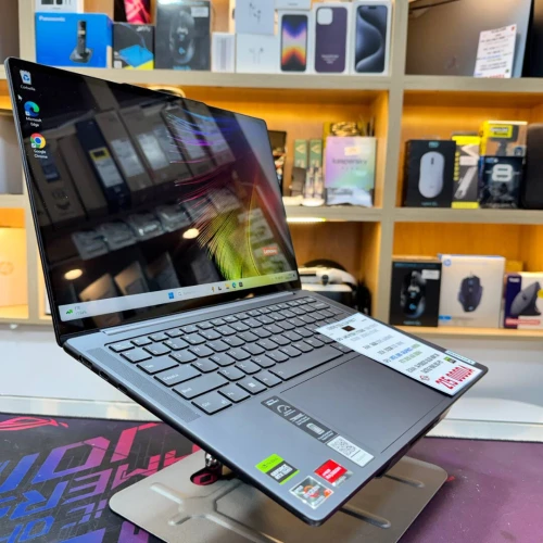 LENOVO YOGA SLIM PRO 7 AMD RYZEN 7 7735HS NVIDIA RTX 3050 16GB RAM 512GB SSD OLED 90HZ