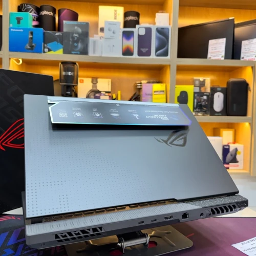 ASUS ROG STRIX G17 AMD RYZEN 9 7940HX NVIDIA RTX 4060 32GB RAM 1000 GB SSD 