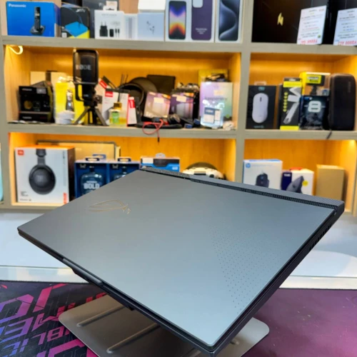 ASUS ROG STRIX G17 AMD RYZEN 9 7845HX NVIDIA RTX 4060 16GB RAM 1TB SSD ECRAN QHD+ 240HZ
