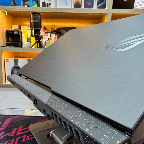ASUS ROG STRIX G17 AMD RYZEN 9 7845HX NVIDIA RTX 4060 16GB RAM 1TB SSD ECRAN QHD+ 240HZ