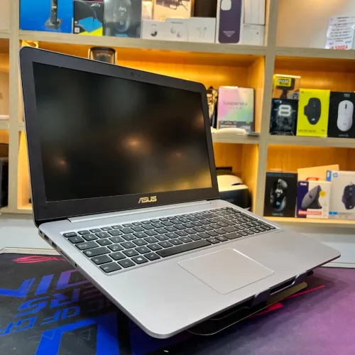 ASUS ZENBOOK UX510 I7 7500U NVIDIA GTX 950 8GB RAM 128GB SSD + 1TB SSD 