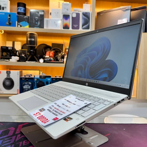 HP PAVILLION 15 AMD RYZEN 5 2500U AMD RADEON GRAPHIQUE VEGA 8 8GB RAM 128GB SSD +1TB HDD 